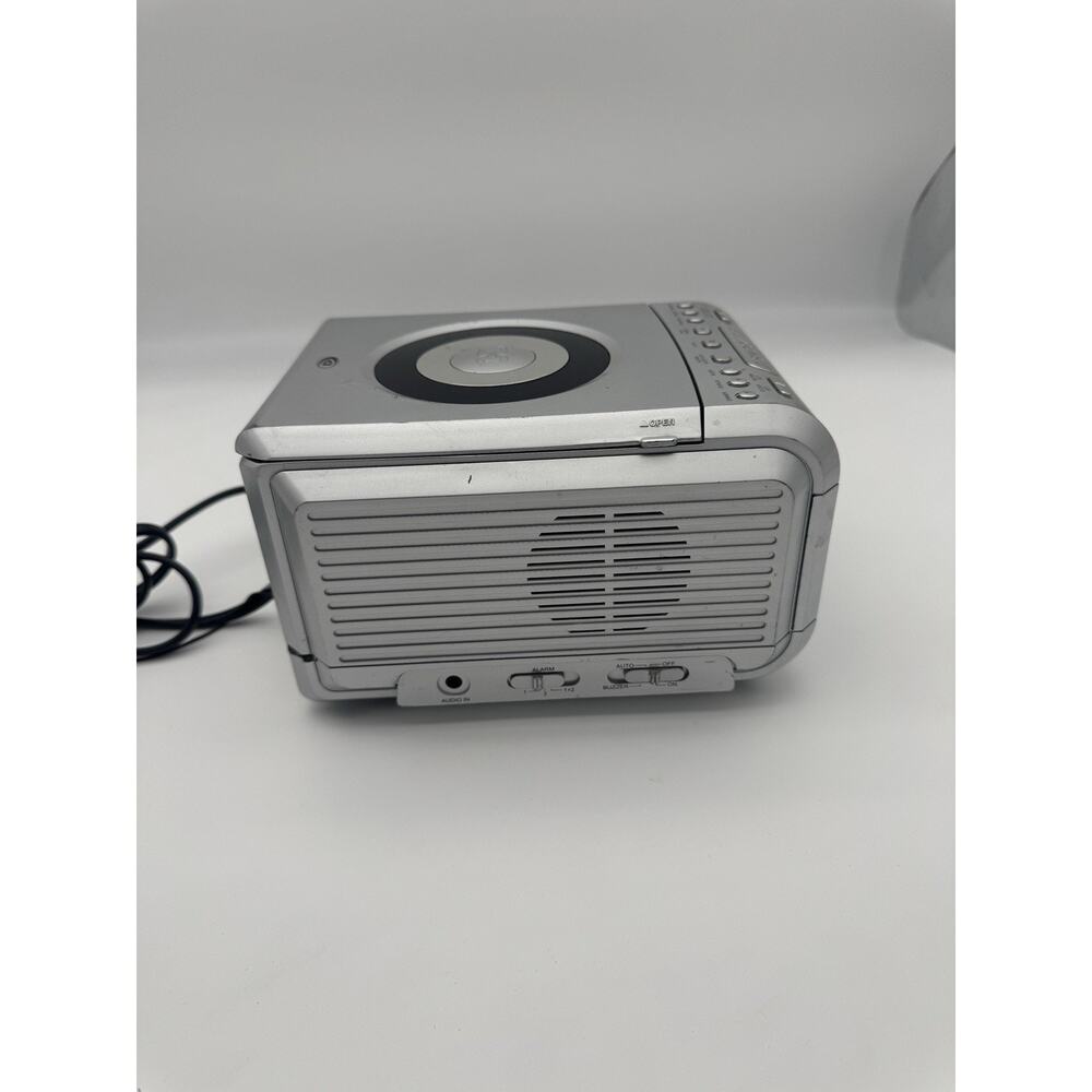 DURABRAND CD CLOCK RADIO MODEL CDR-1907 (SML11) Tested - Picture 3 of 4